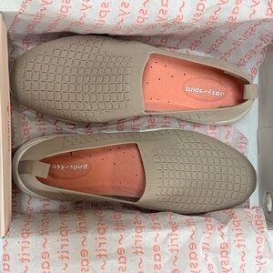 Easy Spirit Tech 2 Taupe Slip-On Shoes/Sneakers  New in box